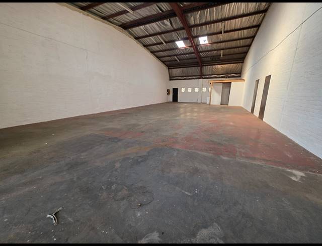 192M² WAREHOUSE TO LET IN CROWN